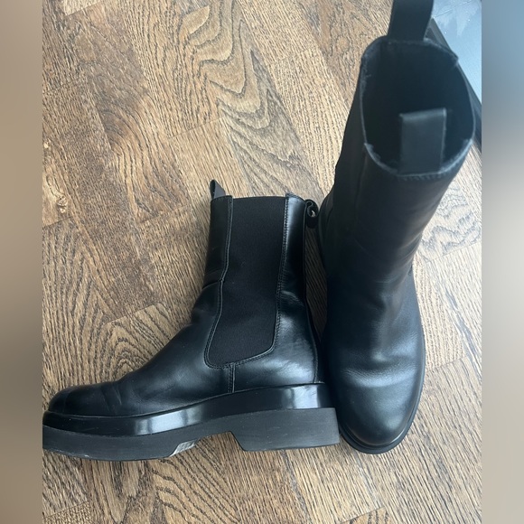 Browns Genuine Leather Black Boots - Picture 1 of 5